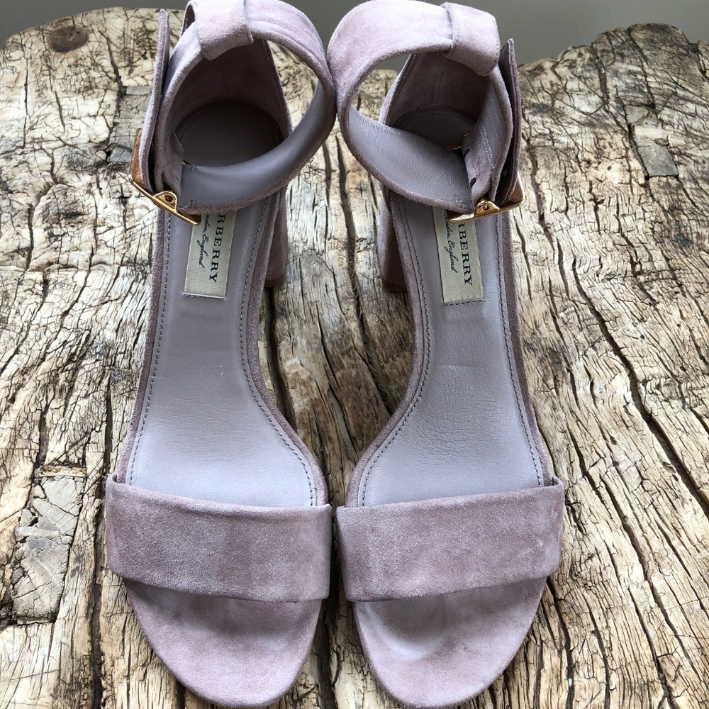 Burberry Heels! - Picture 2 of 3